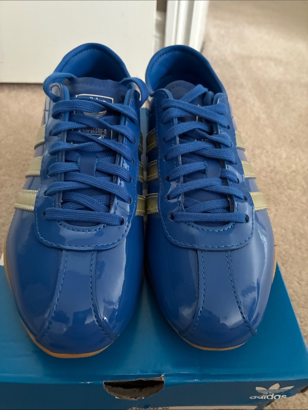 adidas Tokyo W Sneakers in Blue with Gum Sole